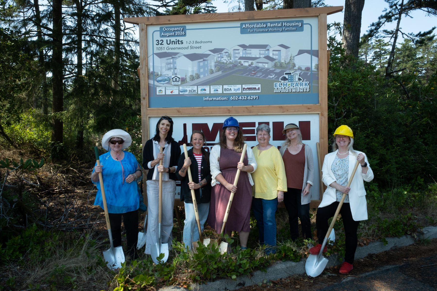 DSCF0930 Connie Ford, Sandy Craft, and others with shovels groundbreaking